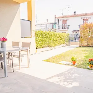 Apartment Tra Le Vigne Di Peschiera - Italian Homing, Peschiera del Garda